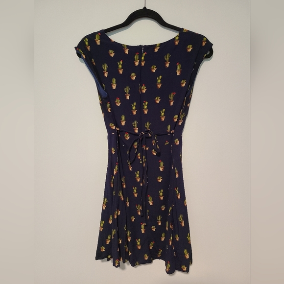 SM Wardrobe Cactus Dress - Picture 2 of 8
